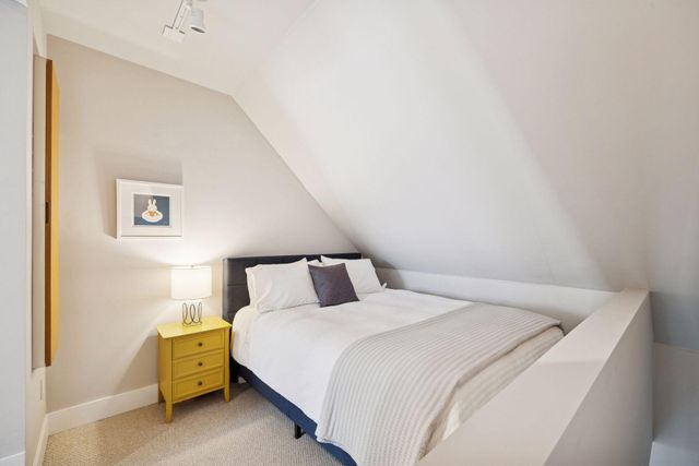 747 Kenwood Parkway, Minneapolis, MN 55403