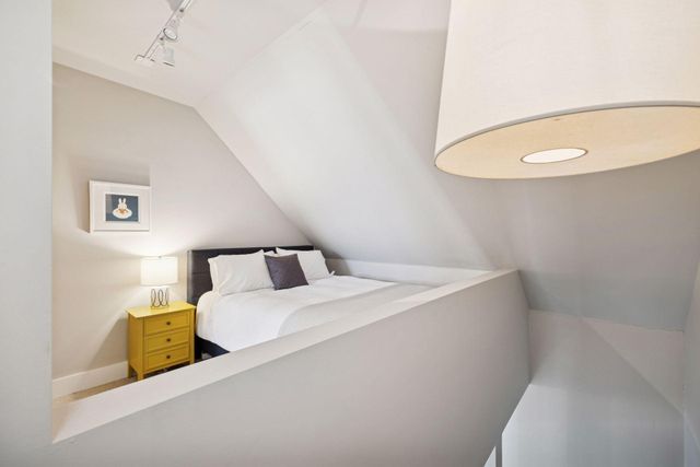 747 Kenwood Parkway, Minneapolis, MN 55403