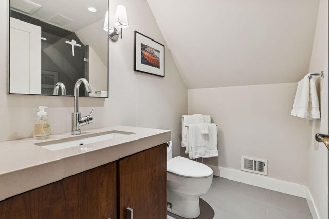 747 Kenwood Parkway, Minneapolis, MN 55403