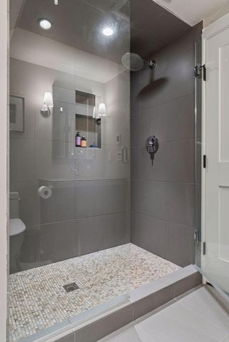 747 Kenwood Parkway, Minneapolis, MN 55403