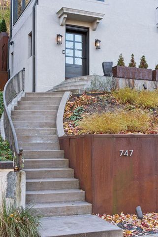 747 Kenwood Parkway, Minneapolis, MN 55403