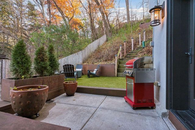 747 Kenwood Parkway, Minneapolis, MN 55403