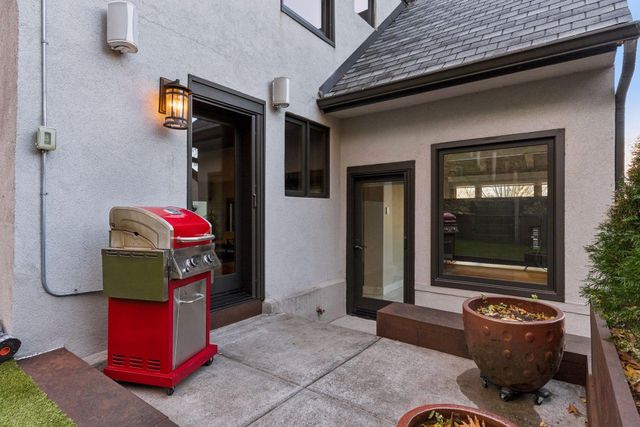 747 Kenwood Parkway, Minneapolis, MN 55403