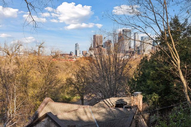 747 Kenwood Parkway, Minneapolis, MN 55403