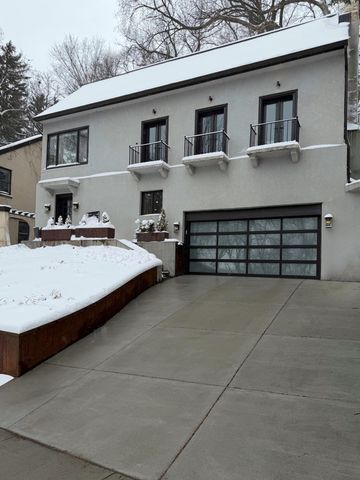 747 Kenwood Parkway, Minneapolis, MN 55403