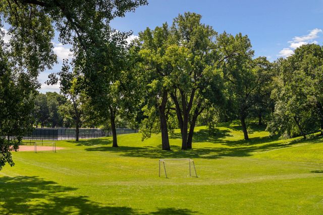 747 Kenwood Parkway, Minneapolis, MN 55403