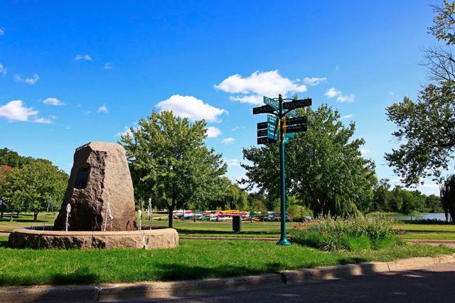 747 Kenwood Parkway, Minneapolis, MN 55403