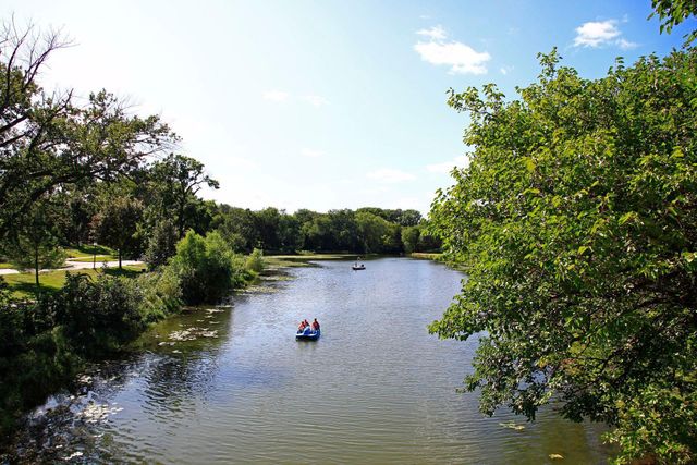 747 Kenwood Parkway, Minneapolis, MN 55403