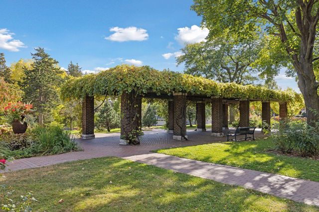 747 Kenwood Parkway, Minneapolis, MN 55403