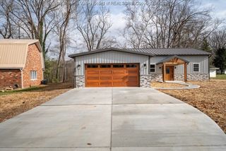 208 Hemlock Street, Eleanor, WV 25070