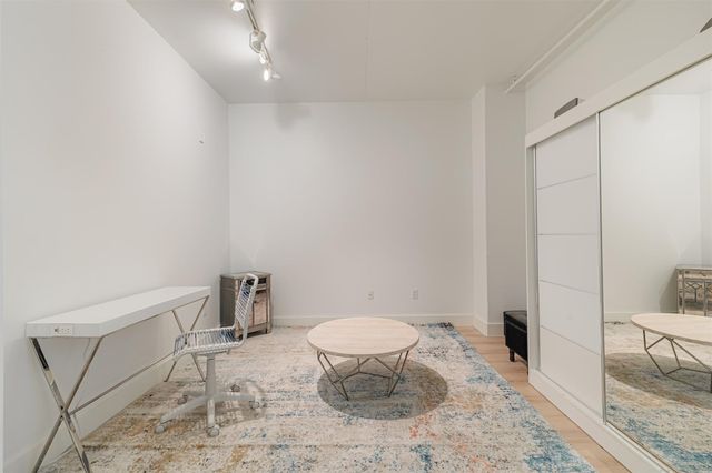 1901 Post Oak Boulevard 304, Houston, TX 77056