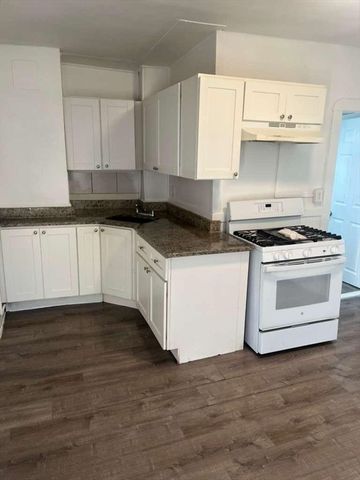 1709 Pleasant Street 2W, Fall River, MA 02723