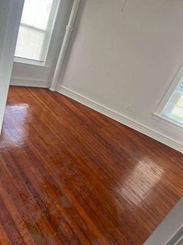 1709 Pleasant Street 2W, Fall River, MA 02723