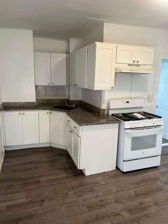 1709 Pleasant Street 2W, Fall River, MA 02723