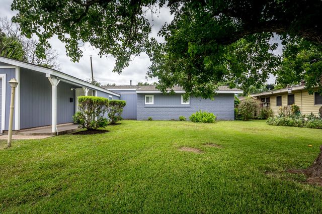 4411 Knotty Oaks Trail, Houston, TX 77045