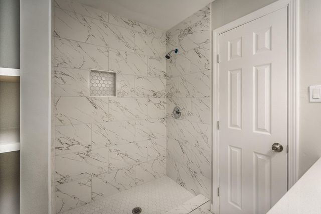 4411 Knotty Oaks Trail, Houston, TX 77045