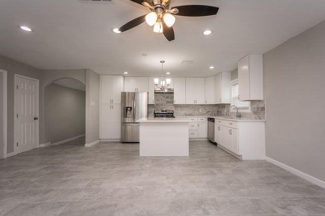 4411 Knotty Oaks Trail, Houston, TX 77045
