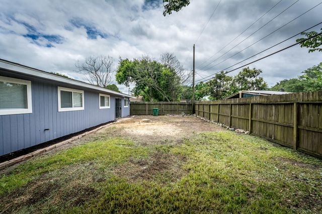4411 Knotty Oaks Trail, Houston, TX 77045
