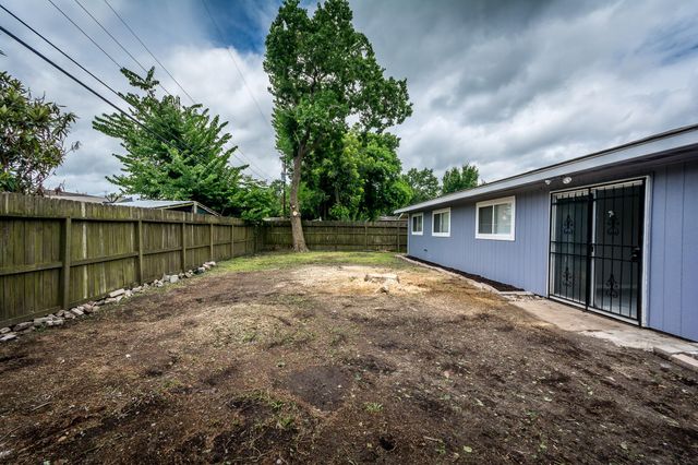 4411 Knotty Oaks Trail, Houston, TX 77045