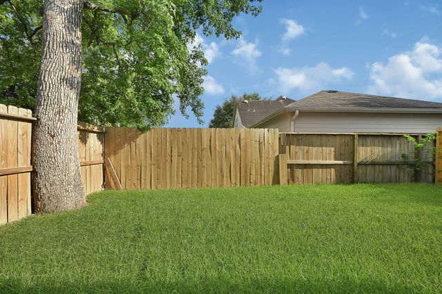 90 Burres Street B, Houston, TX 77022