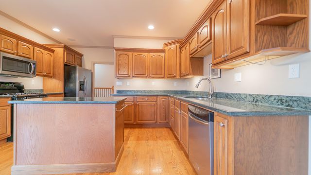 3702 Westbridge Drive, Valparaiso, IN 46383
