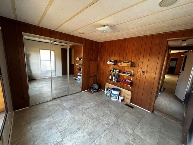 194 Lakeview Court, Sunset, TX 76270