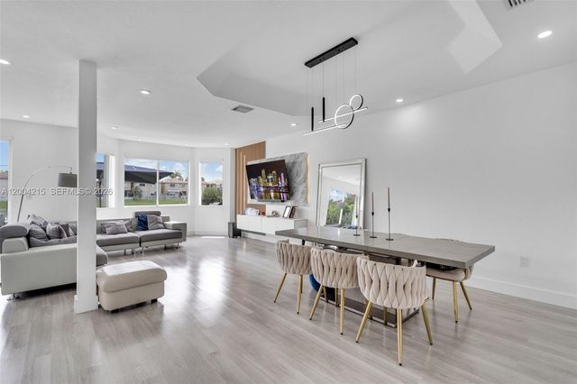 11462 NW 69th Ter, Doral, FL 33178