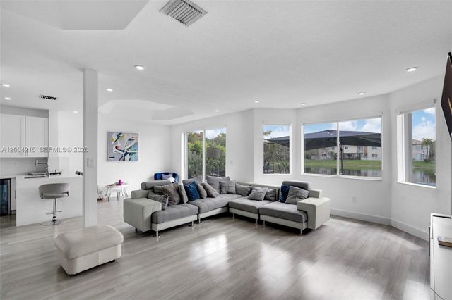 11462 NW 69th Ter, Doral, FL 33178