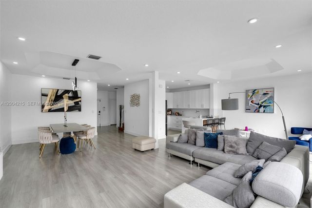 11462 NW 69th Ter, Doral, FL 33178