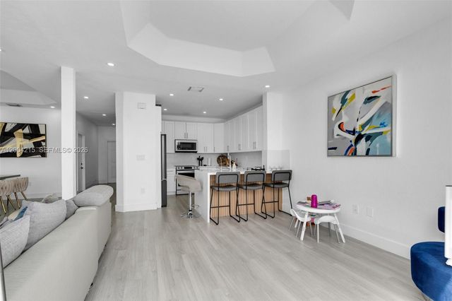 11462 NW 69th Ter, Doral, FL 33178