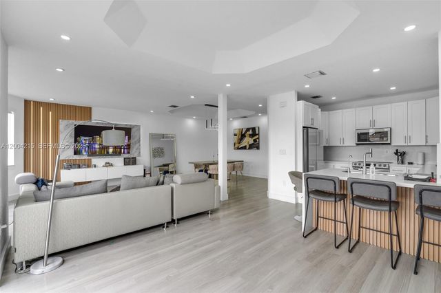 11462 NW 69th Ter, Doral, FL 33178