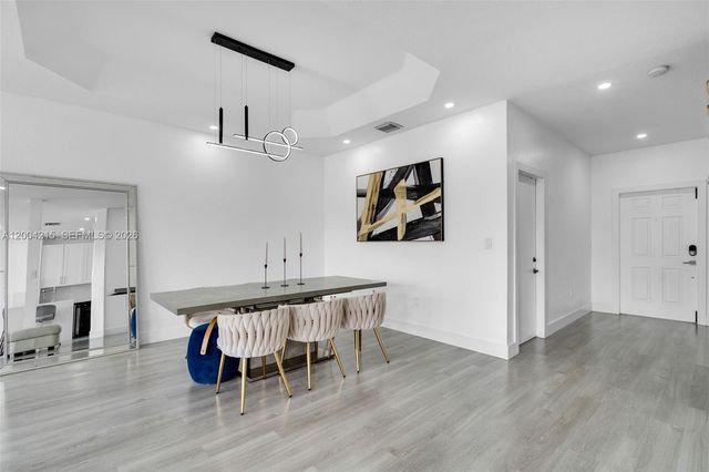 11462 NW 69th Ter, Doral, FL 33178