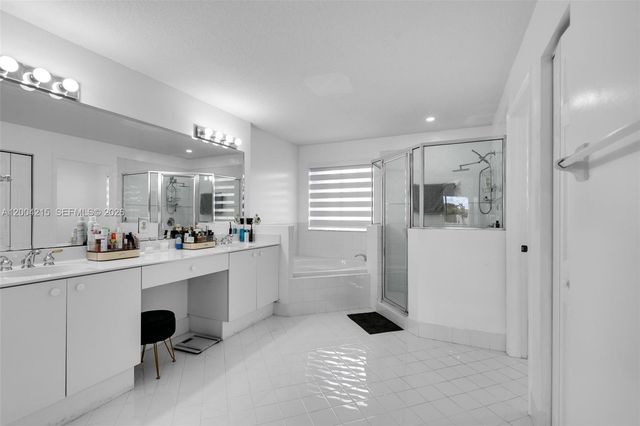 11462 NW 69th Ter, Doral, FL 33178