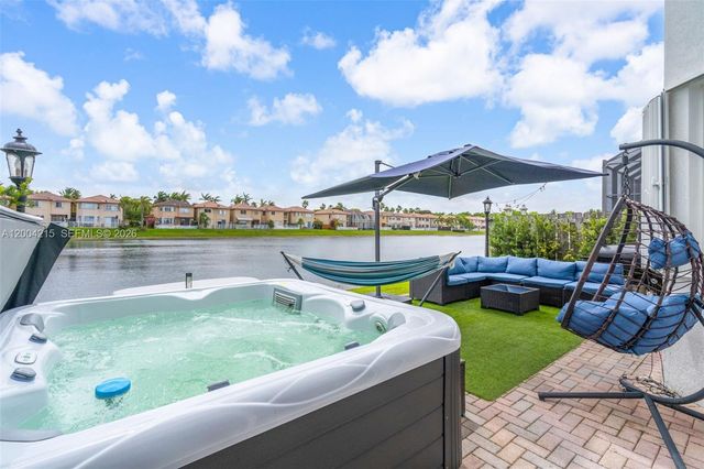 11462 NW 69th Ter, Doral, FL 33178