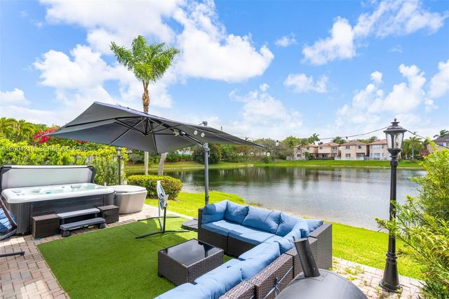 11462 NW 69th Ter, Doral, FL 33178