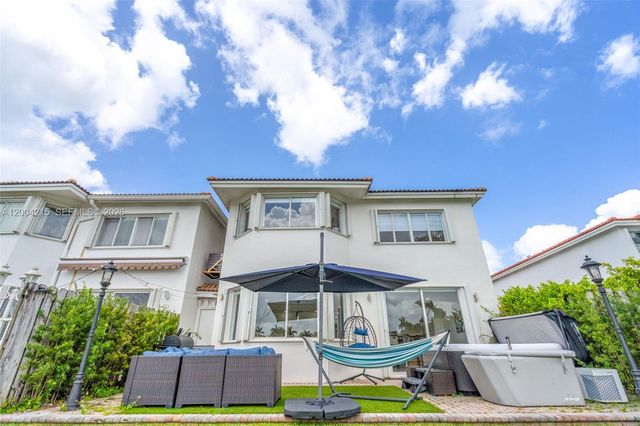 11462 NW 69th Ter, Doral, FL 33178