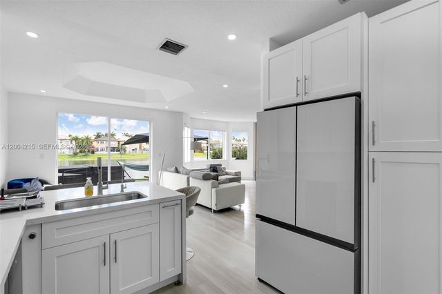 11462 NW 69th Ter, Doral, FL 33178