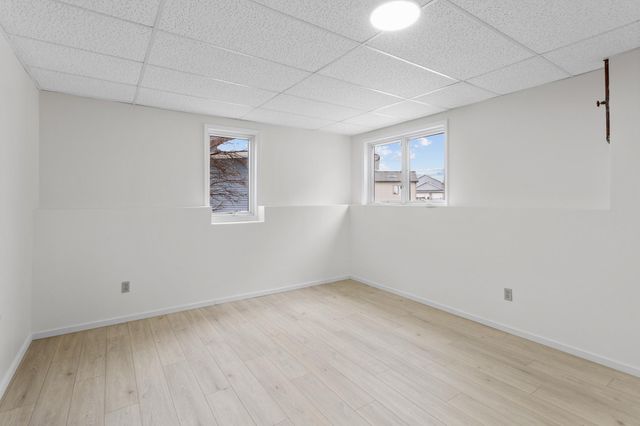 2571 Nemitz Avenue E, Maplewood, MN 55119