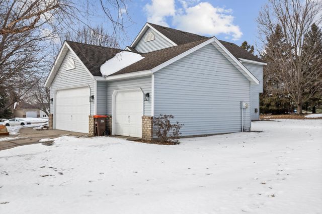 2571 Nemitz Avenue E, Maplewood, MN 55119
