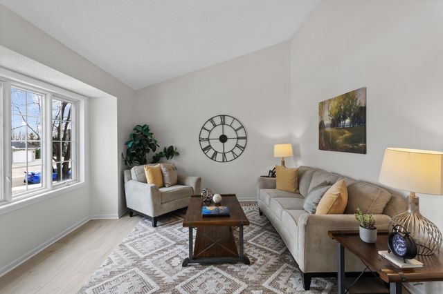 2571 Nemitz Avenue E, Maplewood, MN 55119