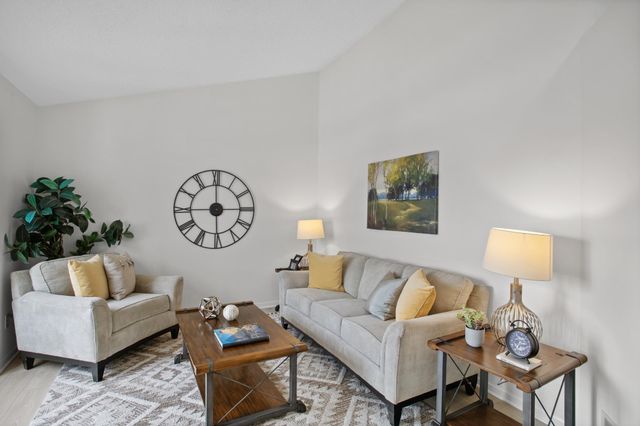 2571 Nemitz Avenue E, Maplewood, MN 55119