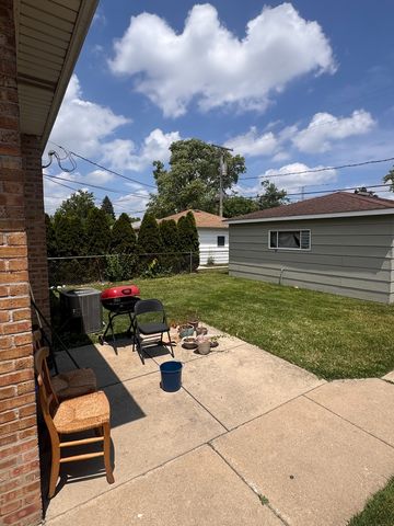 137 Linden Avenue, Bellwood, IL 60104