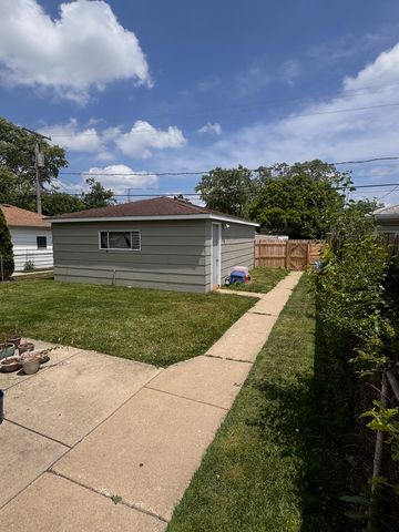 137 Linden Avenue, Bellwood, IL 60104