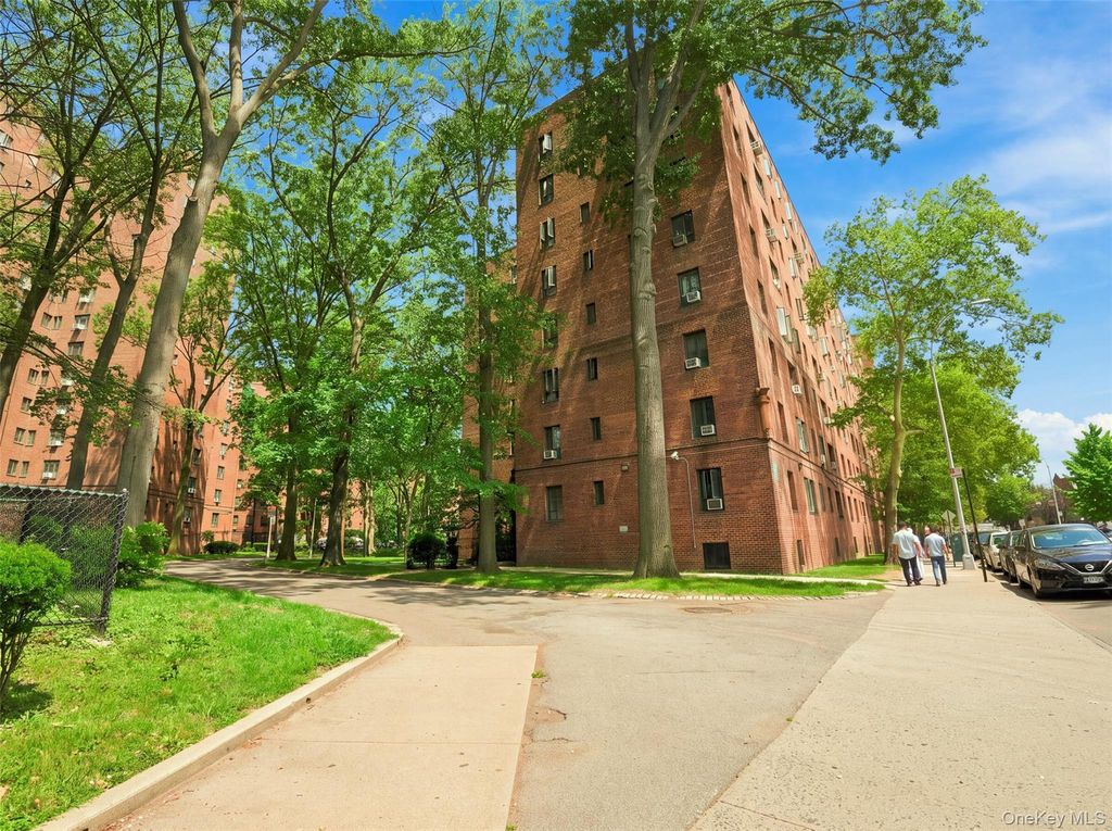2049 McGraw Avenue 4F, Bronx, NY 10462 — exterior