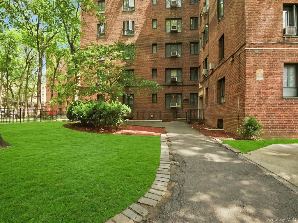 2049 McGraw Avenue 4F, Bronx, NY 10462 — photo 2