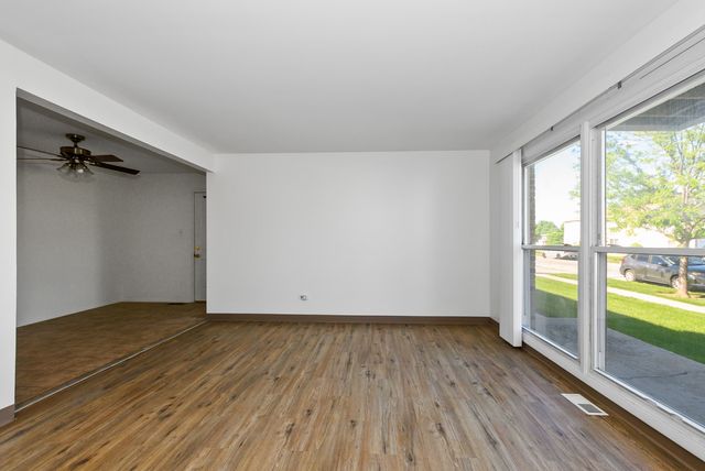 7941 163rd Place 26, Tinley Park, IL 60477