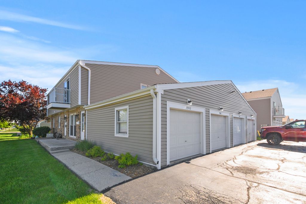 7941 163rd Place 26, Tinley Park, IL 60477