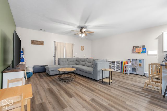 629 S Sobota Way, Trafalgar, IN 46181