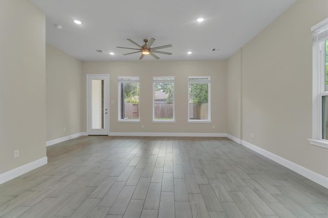 8318 Sunnyhill Street, Houston, TX 77088