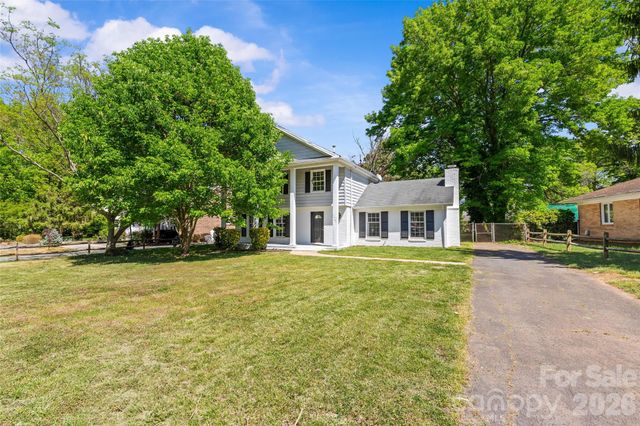 1401 Cedarwood Lane, Charlotte, NC 28212